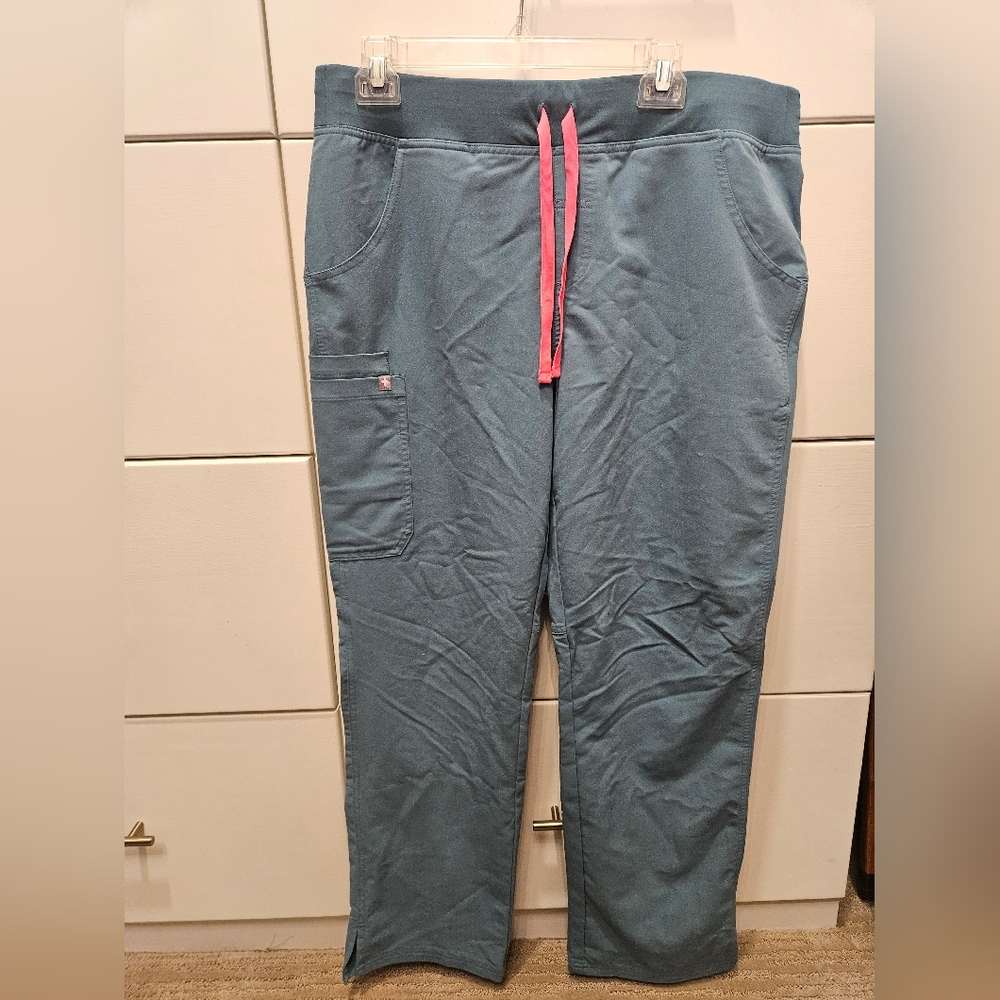 Womens FIGS bottoms size L Regular Fit.
